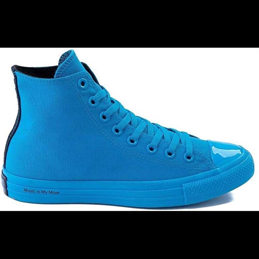 Converse size 6 women’s. Never worn, without the box.